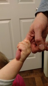 jameson holding mommys finger