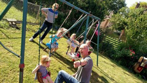 IMG952018060295175446656